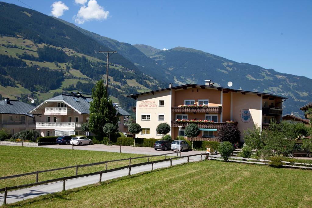 Gaestehaus Wiesengrund & Apart Sporer Mayrhofen Esterno foto